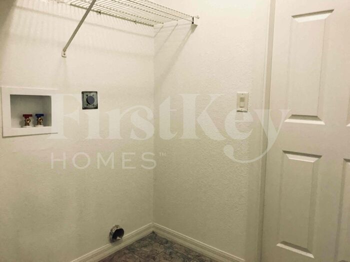 Building Photo - 3240 Alesio Ave