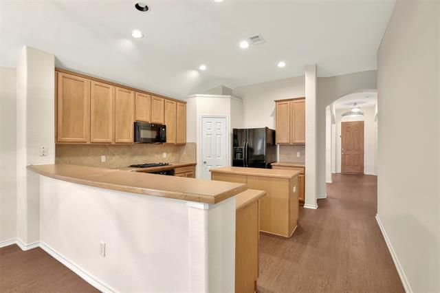 Building Photo - 9205 Regal Oaks Dr