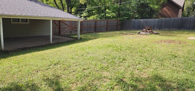 Building Photo - Half Off the First Month's Rent
