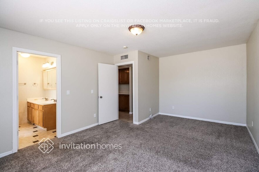 Building Photo - 1254 E Indigo St