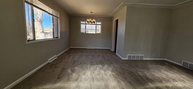 Building Photo - Beautiful Virginia Vale 4 Bedroom Split Level - New Paint, Carpet, Blinds - AVAILABLE NOW!