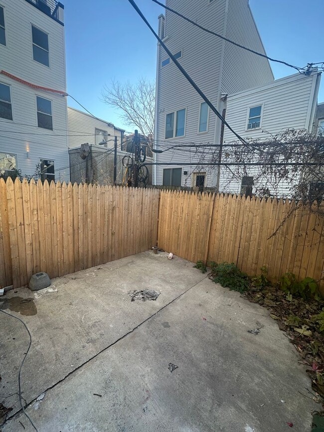 Building Photo - 2210 Greenwich St