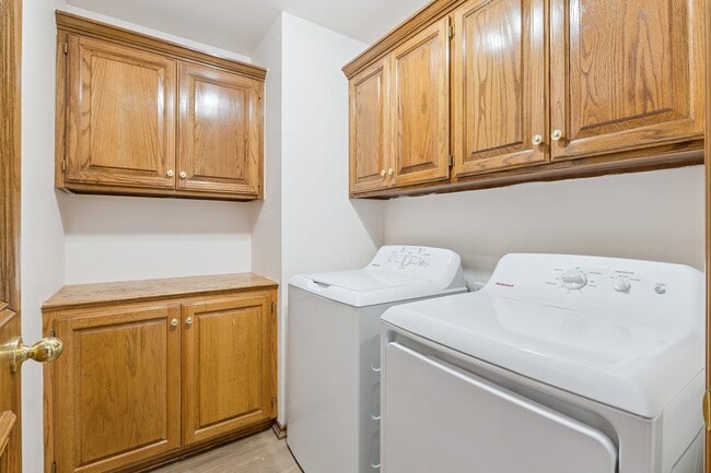 Building Photo - 11129 Springhollow Ct