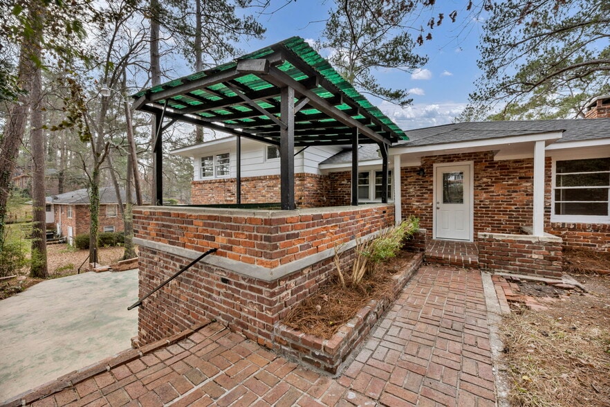 Building Photo - 842 Delverton Rd