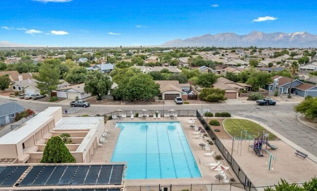 Building Photo - Gorgeous Remodeled Home w/Community Pool i...