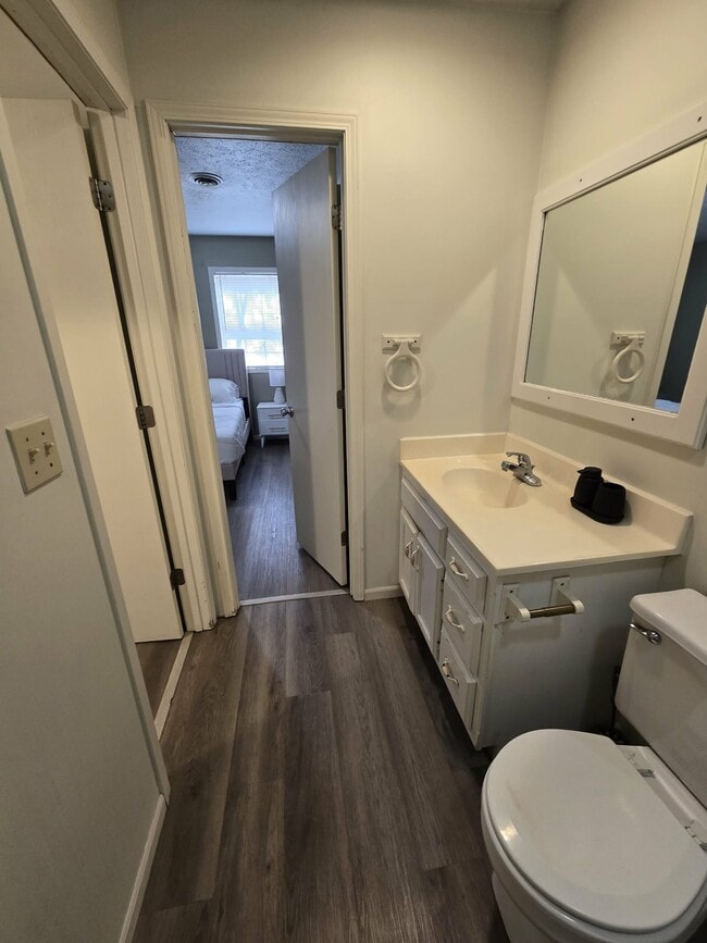 Building Photo - 115 Holly Dr