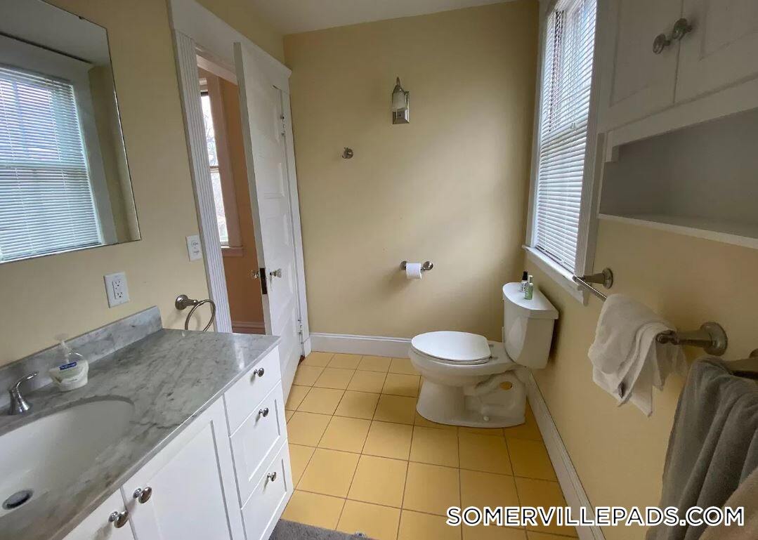 Building Photo - 79 College Ave