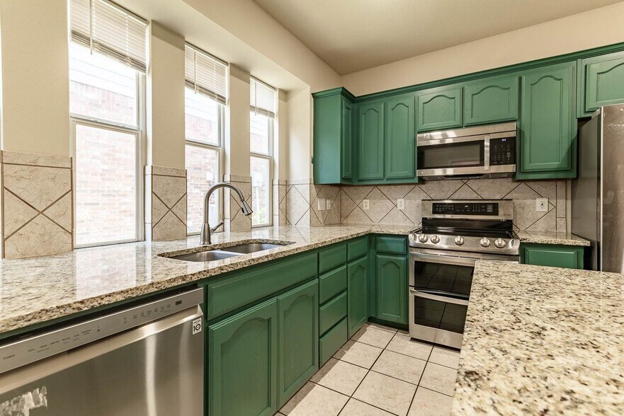 Building Photo - 2856 Spotted Owl Dr