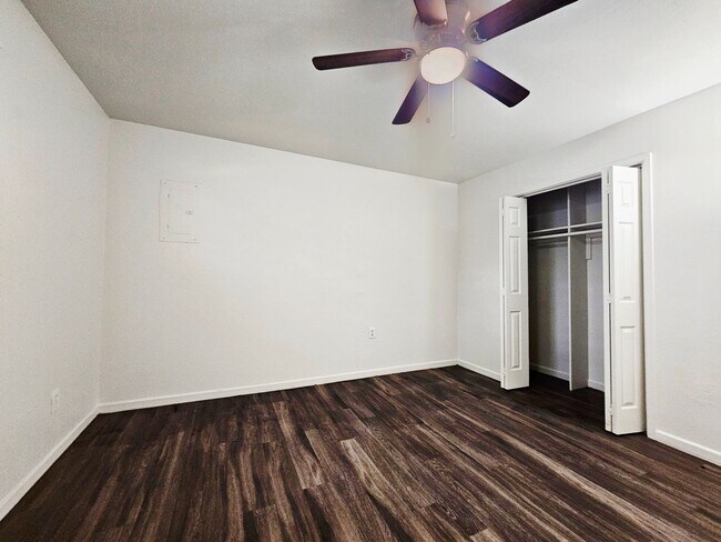 Building Photo - Charming 3 Bedroom Home