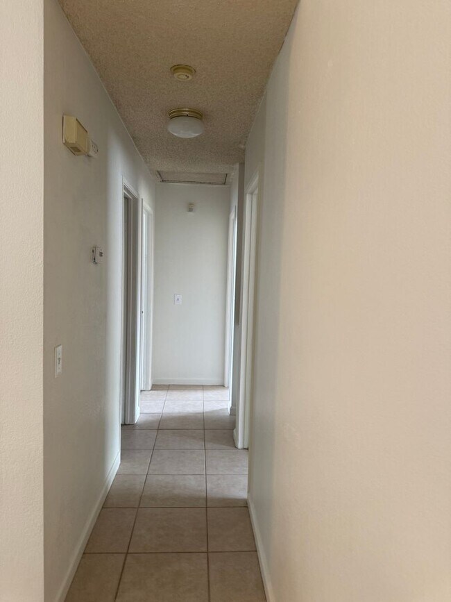 Building Photo - Hesperia Home, 3 Bedroom's, 2 Bathrooms, New paint, New Carpet,