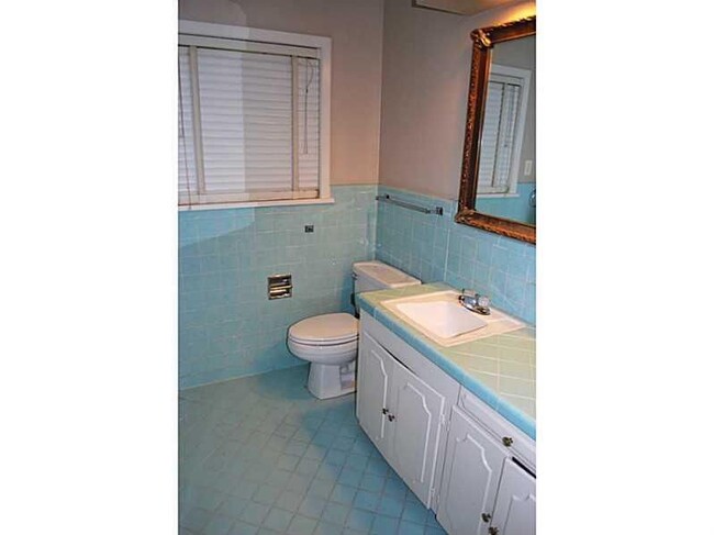 Building Photo - 3 BEDROOM 2.5 BATHROOM OFF FERN/PIERREMONT