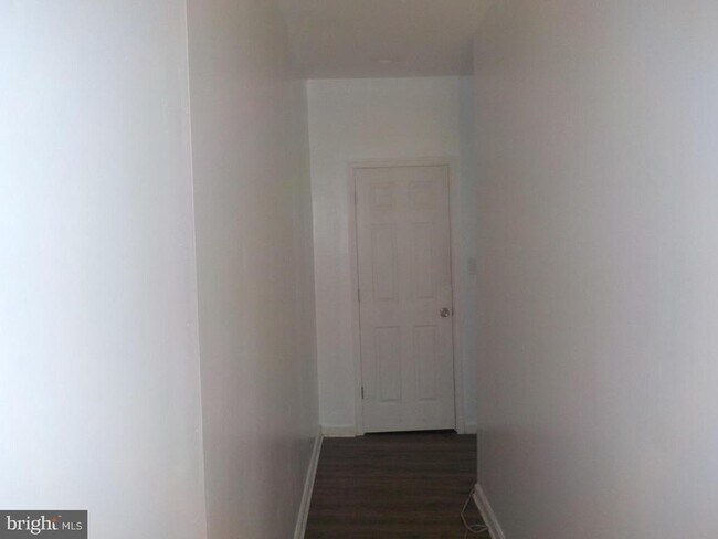 Building Photo - 569 N 58th St
