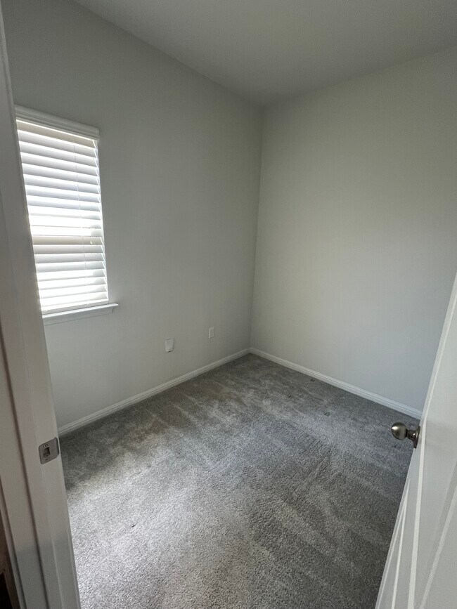 Building Photo - 6228 Mary Lewis Dr