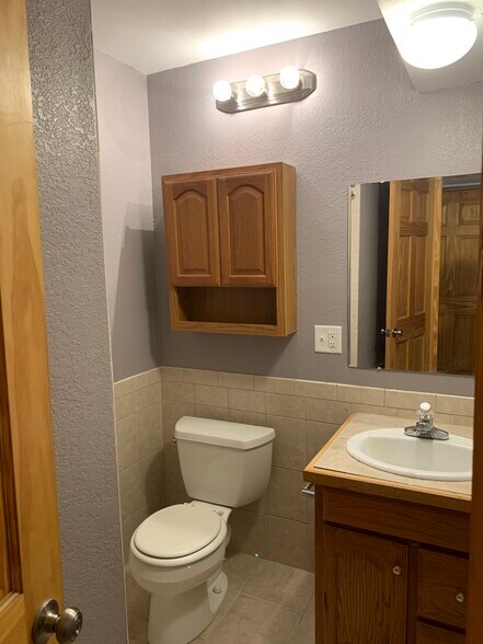 Building Photo - 2237 Hampshire Ave S