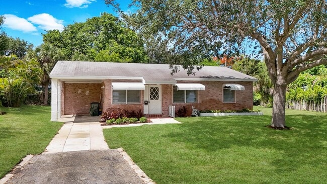 Building Photo - 2219 W Pineridge Ct