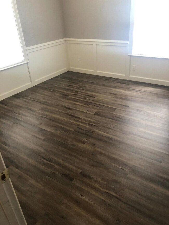 Building Photo - Pre-Leasing 2 bed 1 bath close to Texas Tech!