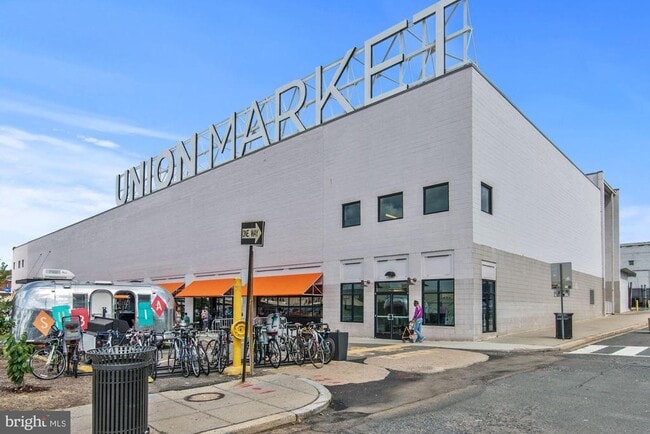 Building Photo - 638 G St NE