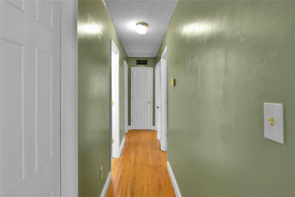 Building Photo - 8941 Ashwood Dr