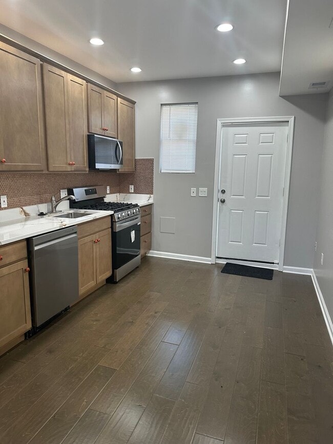 Building Photo - Beautiful, Spacious, Single Family Home fo...
