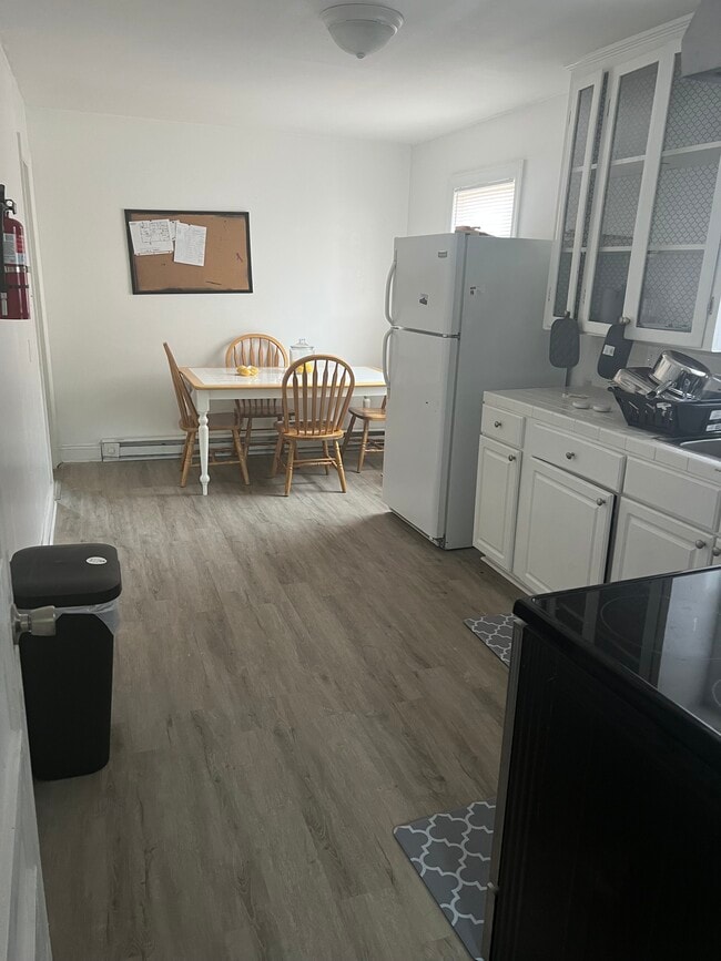 Building Photo - 813 N Lee St