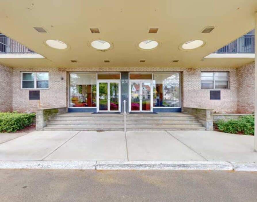 Building Photo - 25 Cartright St