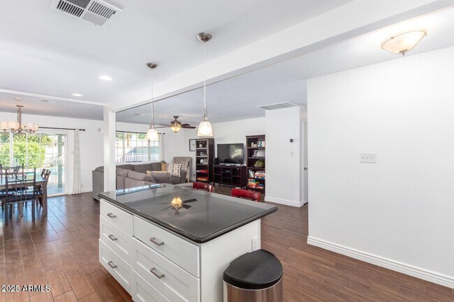 Building Photo - 3117 N 41st Pl