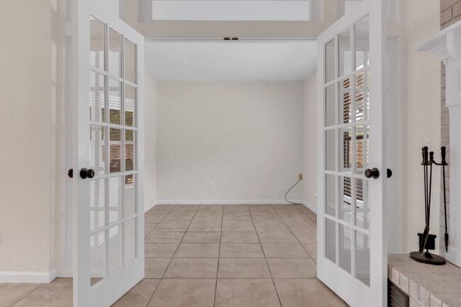 Building Photo - 967 Grand Canal St