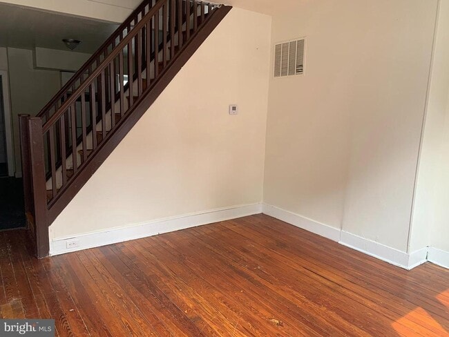 Building Photo - 5003 Tacoma St