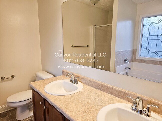 Building Photo - Charming 3-Bedroom Home