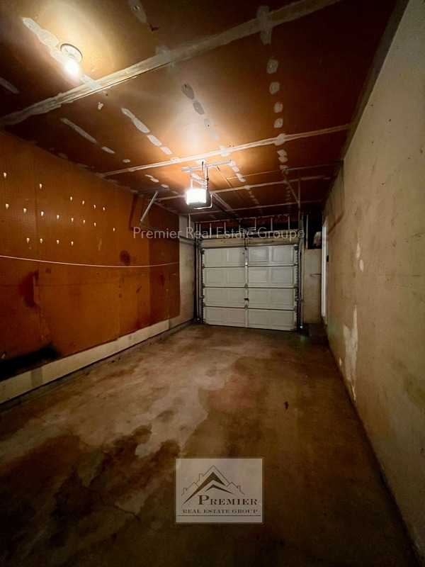 Building Photo - 1854 Saratoga Dr