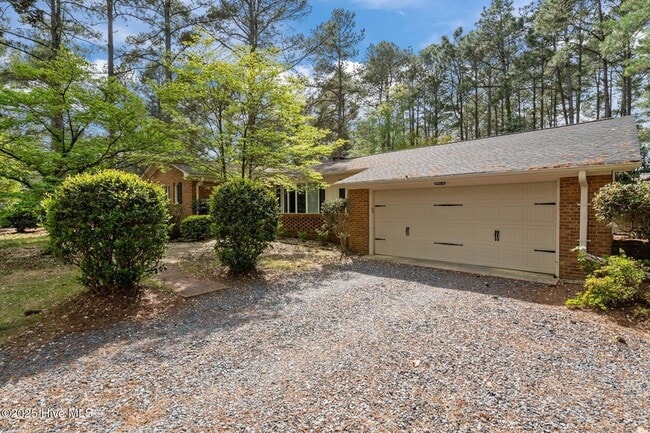 Building Photo - 185 Pine Ridge Dr