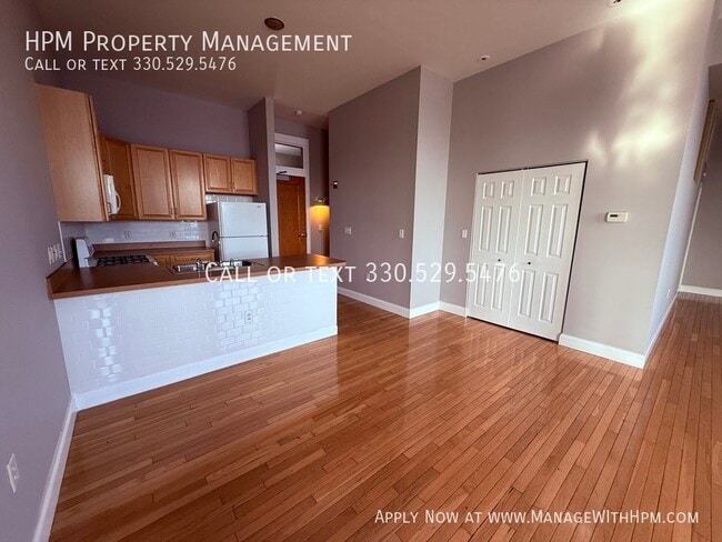 Building Photo - 2404 Prospect Ave E