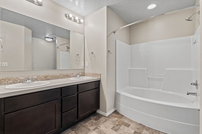 Building Photo - 4bd/2.5ba Home Near the Marketplace Nampa ...