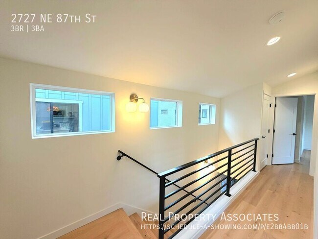 Building Photo - 2727 NE 87th St