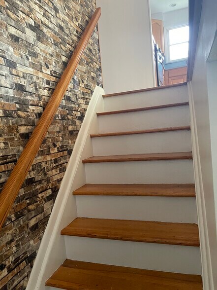 Main stairs - 29 Monroe Pl
