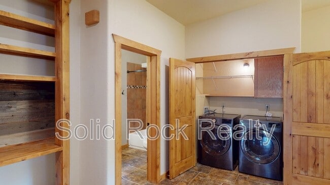 Building Photo - 1701 Ivy Pl