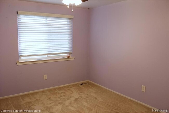 Building Photo - 6586 Carriage Hills Dr