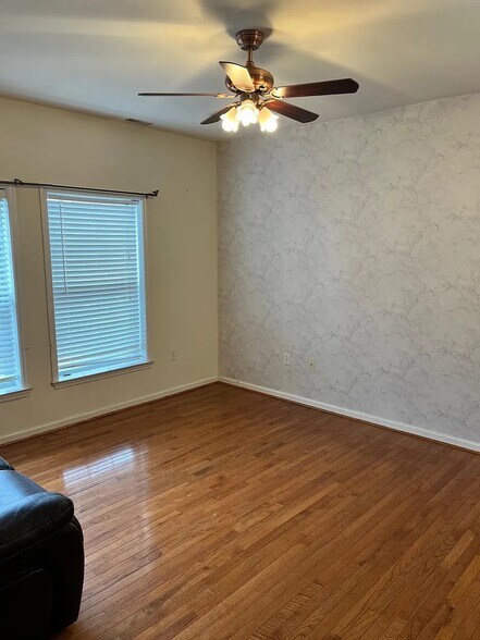 Building Photo - 4461 Riverview Ln