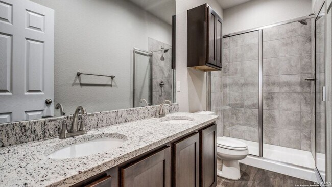 Building Photo - Available NOW, No Carpet, Ceiling Fans, La...