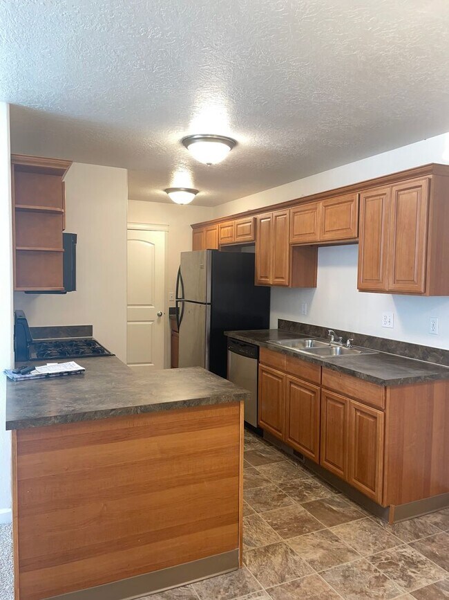 Primary Photo - 3556-3558 Fisher Rd NE Salem, OR 97305
