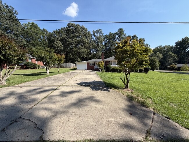 Building Photo - 604 Willow St