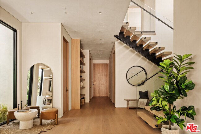 Building Photo - 4724 Lemona Ave