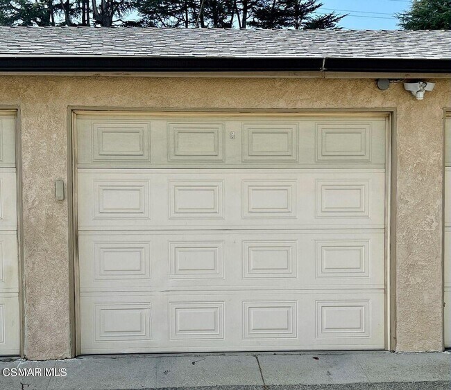 Building Photo - 5728 Hazeltine Ave