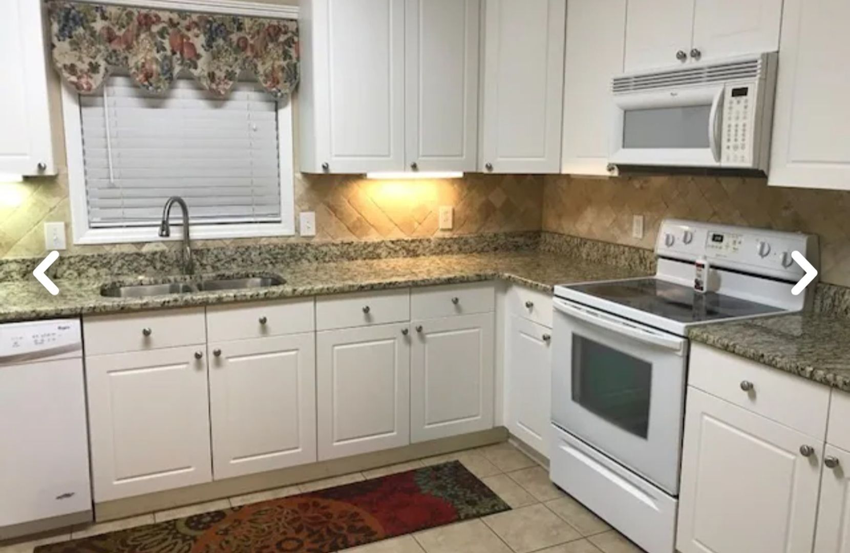 Building Photo - N. Dean Townhome