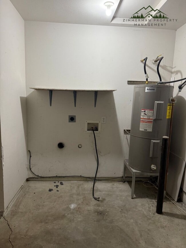 Building Photo - Updated 2 Bedroom, 2 bath Duplex in Springfield