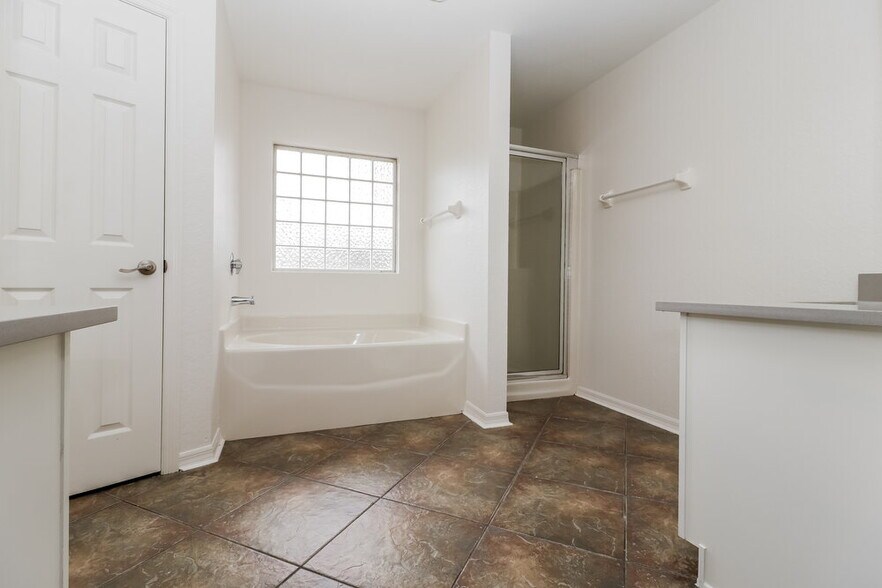 Building Photo - 14080 Barlington St