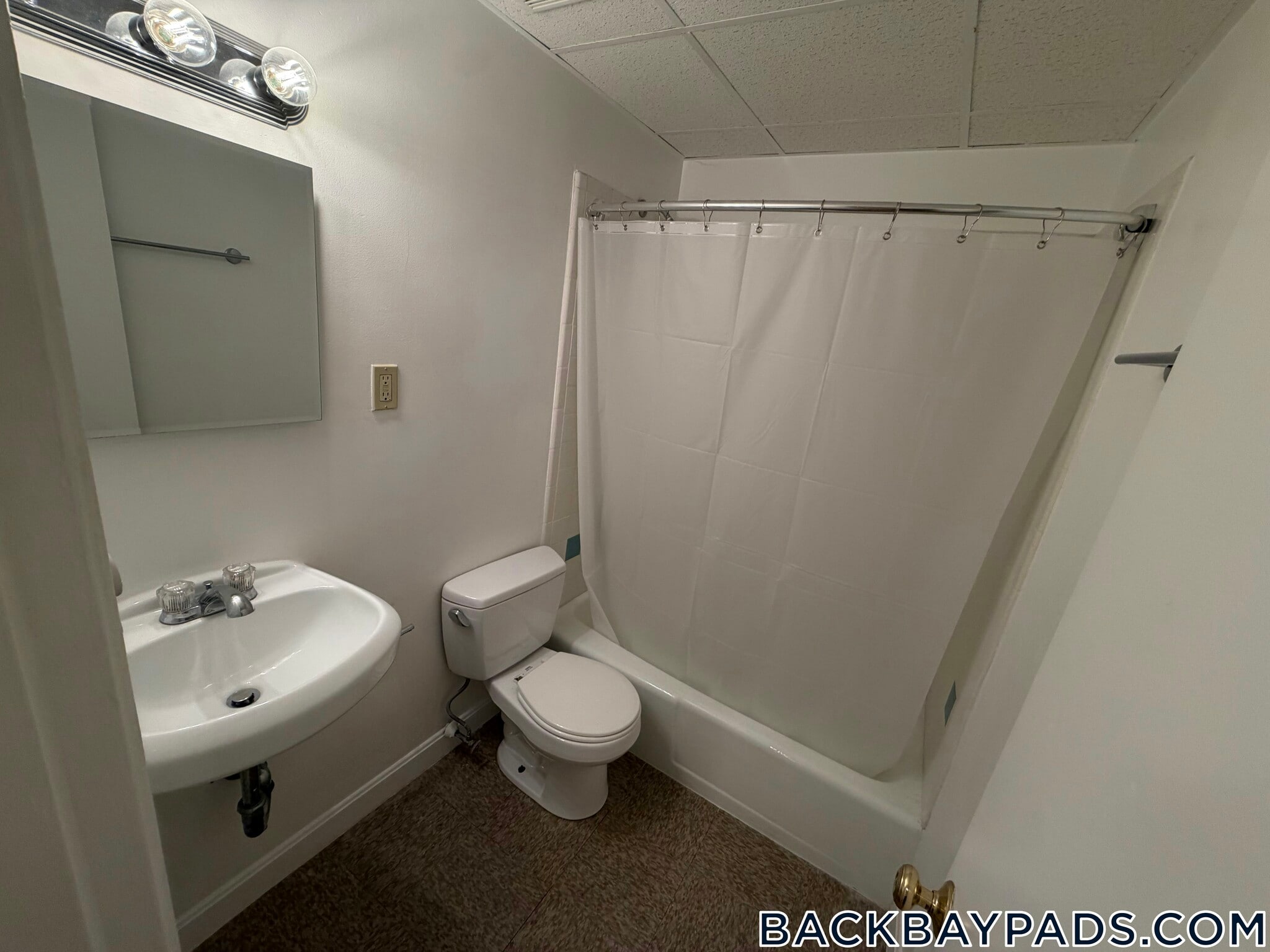 Building Photo - 405 Beacon St