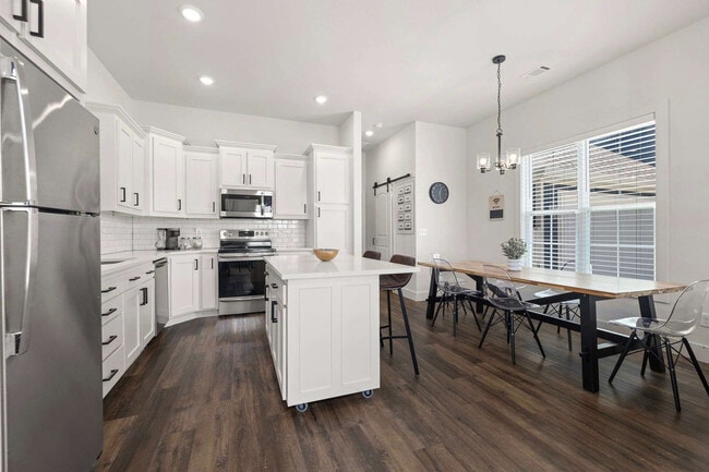 Building Photo - 501 S 7th St