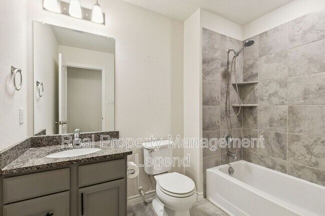 Building Photo - 2617 Warren Ln