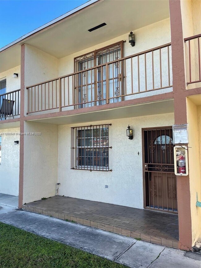 Primary Photo - 10912 SW 3rd St